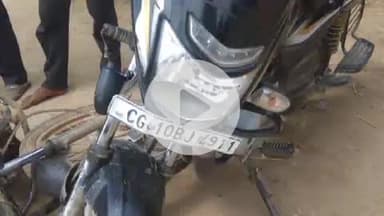 कोटा: कोंनचरा चौक के पास 2 मोटरसाइकिलों की टक्कर में 2 लोग गंभीर घायल, प्राथमिक उपचार के बाद किया गया रेफर