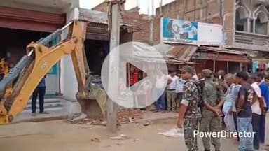 कटोरिया: कटोरिया बाजार में अतिक्रमण के विरुद्ध प्रशासनिक टीम ने चलाया अभियान, जेसीबी से हटवाया अतिक्रमण