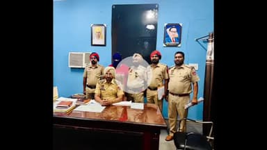 ਨਵਾਂਸ਼ਹਿਰ: ਸਿਟੀ ਨਵਾਂ ਸ਼ਹਿਰ ਦੀ ਪੁਲਿਸ ਨੇ ਇੱਕ ਮੁਲਜ਼ਮ ਨੂੰ 60 ਗ੍ਰਾਮ ਹੈਰੋਇਨ ਦੇ ਨਾਲ ਮਹਿੰਦੀਪੁਰ ਤੋਂ ਕਾਬੂ ਕੀਤਾ