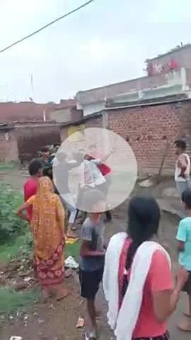 घोसी: गोलकपुर गांव में दो पक्षों के बीच जमकर मारपीट, वीडियो हुआ वायरल