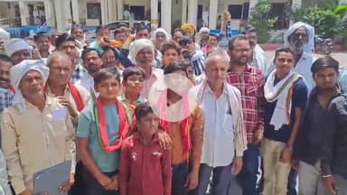 झांसी: सुल्तानपुरा के ग्रामीणों ने मंदिर की जमीन बेचने का आरोप पुजारी के बेटे पर लगाया, जिलाधिकारी से की शिकायत