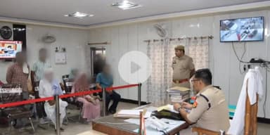 बागपत: SP सूरज कुमार राय ने बागपत SP कार्यालय पर आयोजित जन सुनवाई में फरियादियों की शिकायतें सुनकर समाधान कराने का दिया आश्वासन