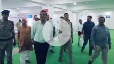 गोपालगंज: डीएम और एसपी ने ईवीएम वेयरहाउस का किया निरीक्षण, कई पदाधिकारी रहे मौजूद