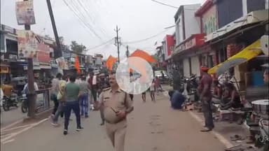 दमोह: धर्मांतरण के विरोध में हिंदू संगठनों ने कीर्ति स्तंभ चौक पर फूंका डॉ. अजय लाल का पुतला, तहसीलदार को दिया ज्ञापन