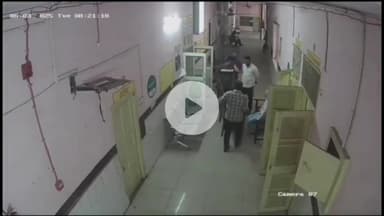 बड़ौत: CHC बड़ौत में सीट पर बैठने को लेकर 2 पक्षों में जमकर मारपीट, CCTV वीडियो हुआ वायरल