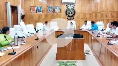 बहराइच: कलेक्ट्रेट सभागार में ग्राम पंचायत/राजस्व ग्रामों के आंशिक पुनर्गठन संबंधी बैठक सम्पन्न, डीएम ने दिए आवश्यक दिशा-निर्देश