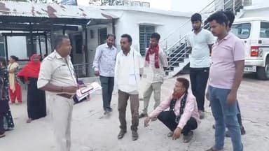 लोहरदगा: वाहन की टक्कर से क्षतिग्रस्त बिजली पोल से गिरने से एक युवक की मौत