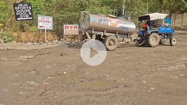 झांसी: प्रदेश सरकार के गड्ढा मुक्त अभियान की उड़ाई जा रही धज्जियां, फिल्टर रोड पर गड्डो मे भरा गंदा पानी, लोग परेशान #jansamasya