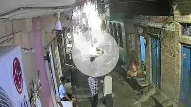 फिरोज़ाबाद: करबला इलाके में दो पक्षों के बीच सड़क पर लात-घूसे चले, घटना का लाइव वीडियो सोशल मीडिया पर वायरल