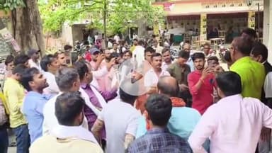 करछना: तहसील करछना में विद्युत कर्मियों ने अपनी मांग को लेकर धरना प्रदर्शन किया, तहसीलदार करछना को सौंपा ज्ञापन