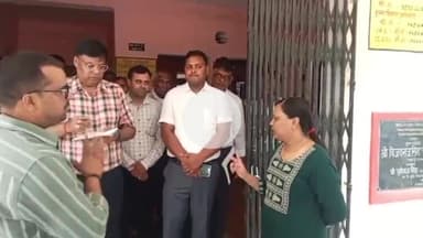 करछना: करछना ब्लॉक के मुख्य विकास अधिकारी प्रयागराज ने किया औचक निरीक्षण, कई अधिकारी रहे नदारत