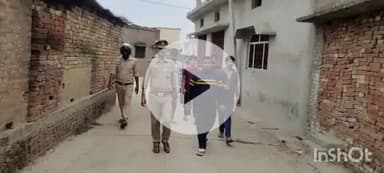 तुलसीपुर: पचपेड़वा थाना की पुलिस ने इंडो नेपाल बॉर्डर से सटे गांव में पैदल गश्त कर संदिग्ध अवैध गतिविधियों की रोकथाम की