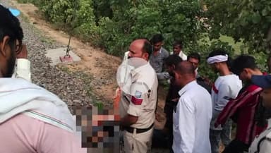 टीकमगढ़: टीकमगढ़ रेलवे ट्रैक पर मिला एक व्यक्ति का शव, पुलिस जांच में जुटी