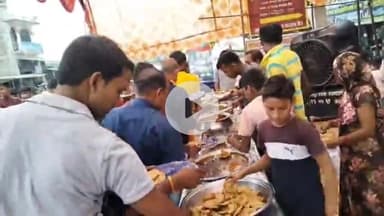 तरबगंज: बड़े मंगलवार को तरबगंज तहसील के सैकड़ों स्थानों पर हुआ प्रसाद वितरण, सांसद, विधायक समेत जनप्रतिनिधियों ने लगाई हाजिरी