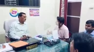 गोपालगंज: गोपालगंज जिला निर्वाचन कार्यालय में डीएम ने निर्वाचन कार्यों की समीक्षा की, कार्यों में तेज़ी लाने के निर्देश