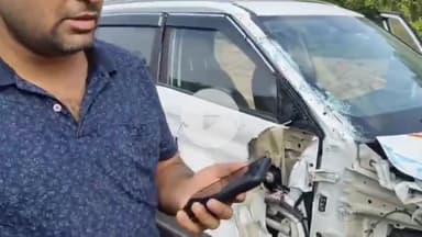 देवसर: सजहर घाटी में कार और बलकर वाहन की टक्कर, चालक बाल-बाल बचे