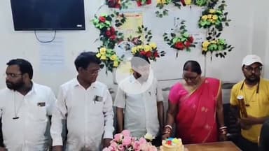 कुरसाकांटा: कुर्साकांटा पीएचसी में एएनएम आशा कुमारी को दी गई भावभीनी विदाई