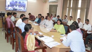 चूरू: कलेक्ट्रेट में वंदे गंगा - जल संरक्षण जन अभियान को लेकर जिला कलक्टर ने की समीक्षा बैठक