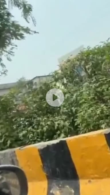 गौतम बुद्ध नगर: ट्रैफिक सिग्नल पर कार खड़ी कर बीयर लेने गया चालक, ग्रीन सिग्नल पर लगा जाम, नोएडा पुलिस ने किया ₹2500 का चालान