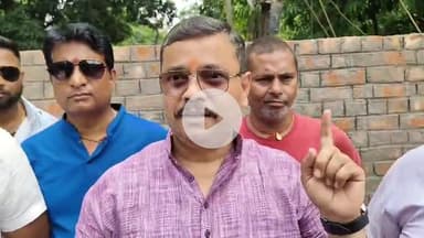 कटिहार रेलवे के अधिकारी की तानाशाही चरम पर है स्कूली बच्चों एवं बैंक आने जाने का रास्ता बंद कर दिया।कटिहार रेल क्षेत्र में विकास के लिए आवंटित पैसों का दुरुपयोग कर रहे हैं मौज कर रहे हैं।राजद चुप नहीं रहेगी।–समरेंद्र कुणाल,राजद कटिहार