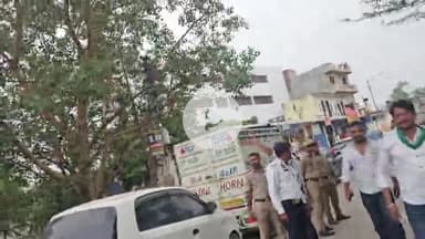 गन्दगी से अटा पडा ग्रेटर नौएडा का ऐतिहासिक  तिलपता गांव। मौका मुआयना कराते भाकियू बलराज के राष्ट्रीय अध्यक्ष बलराज भाटी एंव कार्यकर्ता