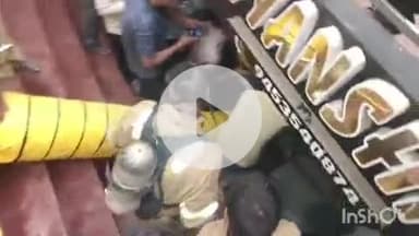 बहराइच: कानूनगोपूरा इलाके के पास ब्यूटी पार्लर में अज्ञात कारणों से लगी आग, कड़ी मशक्कत के बाद आग पर पाया गया काबू