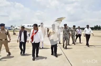 जगदलपुर: मां दंतेश्वरी एयरपोर्ट में उपमुख्यमंत्री विजय शर्मा और वन मंत्री केदार कश्यप का आत्मीय स्वागत किया गया