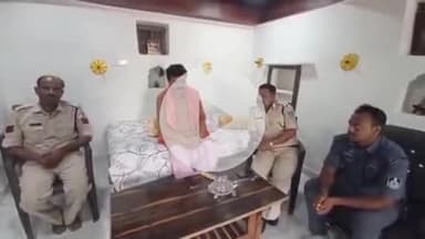 बाबई: पचमढ़ी कैबिनेट बैठक में मंत्रियों को काले झंडे दिखाने जा रहे कांग्रेस जनों को किया नजरबंद