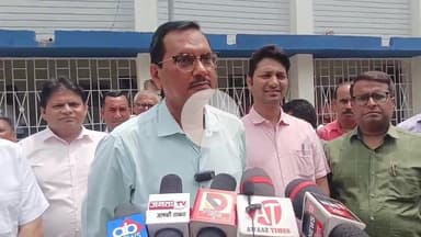 गोपालगंज: कलेक्ट्रेट परिसर से मतदाता जागरूकता रैली का आयोजन, डीएम पवन कुमार सिन्हा ने दिव्यांगों को किया जागरूक