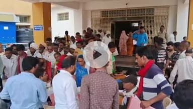 सागर नगर: जनसुनवाई में शिकायत लेकर पहुंचे ग्रामीण, समय के बाद आवेदन न लेने पर लोगों ने जताई नाराज़गी
