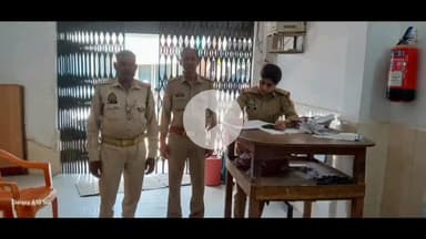 तुलसीपुर: तुलसीपुर क्षेत्र के बैंकों में पुलिस ने सुरक्षा की दृष्टि से किया आकस्मिक चेकिंग
