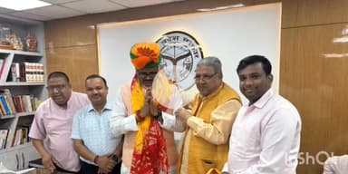 बागपत: बागपत के व्यापारियों ने लखनऊ स्थित आवास पर उप मुख्यमंत्री से शिष्टाचार भेंट कर जनपद की समस्याओं से कराया अवगत