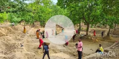 गोहपारु: जल गंगा संवर्धन अभियान के तहत गोहपारु के बरेली गांव में नवीन तालाब का निर्माण कार्य जारी