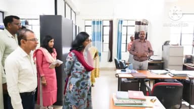 कर्रा: उपायुक्त ने समाहरणालय परिसर में विभिन्न विभागों के कार्यालयों का किया औचक निरीक्षण, दिए निर्देश