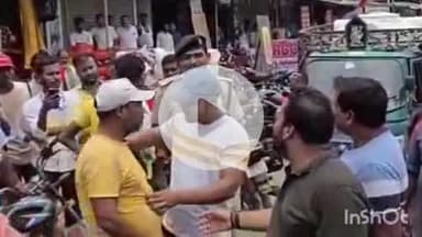 बखरी: बखरी बाजार में पॉलिथीन पाबंदी पर नगर कर्मियों की कार्रवाई से व्यवसायियों में आक्रोश, सड़क जाम