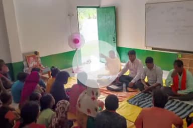 तुलसीपुर: पचपेड़वा के थारू बाहुल्य गांव गोडनी में चलाई जा रही बाल संस्कार शाला, गायत्री परिवार द्वारा किया गया गोष्ठी का आयोजन