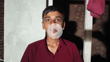 अमरोहा: गांव पतखोई मे सड़कों पर भरा पानी, कई वाहन चालक वाहन लेकर गिरे ग्रामीण परेशान लगाई गुहार #jansamasya