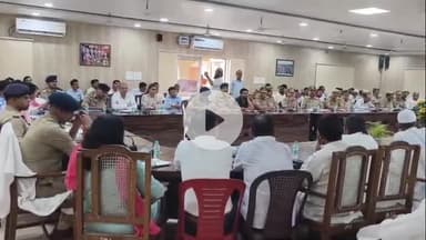 अमरोहा: अमरोहा के डीएम ने बकरीद को लेकर मुस्लिम समाज और अधिकारियों के साथ की बैठक, दिए निर्देश