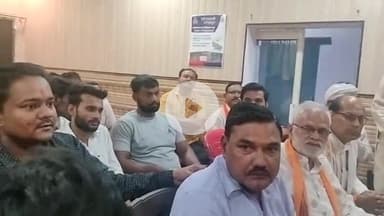 गरौठा: ईद उल अजहा को लेकर गुरसरांय थाना में बैठक सम्पन्न, एसपी ग्रामीण डॉ अरविंद्र कुमार ने शासन की गाइडलाइन साझा की