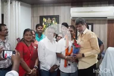 जगदलपुर: जगदलपुर विधायक ने भाजपा प्रदेश अध्यक्ष किरण देव से रायपुर कार्यालय में भाजपा कार्यकर्ताओं व नागरिकों से की मुलाकात