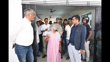 लोहरदगा: उपायुक्त ने सदर अस्पताल का औचक निरीक्षण किया, डॉक्टरों और स्वास्थ्य कर्मियों को समय पर आने के निर्देश दिए