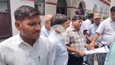 इटावा: ऋषि पूरम कॉलोनी एवं टीचर्स कॉलोनी में जलभराव की समस्या से परेशान वाशिंदों ने जिलाधिकारी को दिया शिकायती पत्र #jansamasya