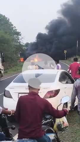 प्रतापगढ़ बांसवाड़ा नेशनल हाइवे NH 56 सेमलिया में  दो टेलर  के बीच में लगी आग में एक व्यक्ति की मौक पर ही मौत हो गई