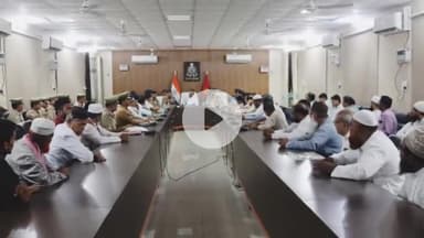 इटावा: आगामी त्योहारों के मद्देनजर पुलिस लाइन सभागार में पीस कमेटी की बैठक सम्पन्न