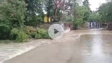 सारंगपुर: सारंगपुर क्षेत्र में जमकर बरसे बदरा, छायन गांव में स्टाफ डैम के ऊपर से बहा नाला