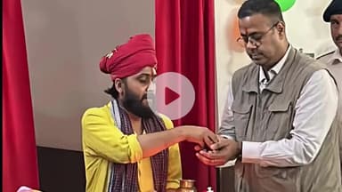 खलारी: धनबाद डिवीजन के नए डीआरएम अखिलेश मिश्र ने किया खलारी रेलवे स्टेशन का दौरा