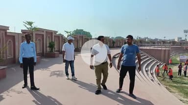 शाहजहांपुर: नगर स्वास्थ्य अधिकारी ने लोधीपुर, हनुमत धाम, गर्रा नदी घाट पर चल रहे स्वच्छता अभियान का किया निरीक्षण