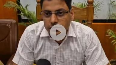 रामपुर: सिविल लाइन क्षेत्र में जिला अधिकारी जोगेन्द्र सिंह की अध्यक्षता में नगर निकायों के कार्यों की समीक्षा बैठक हुई