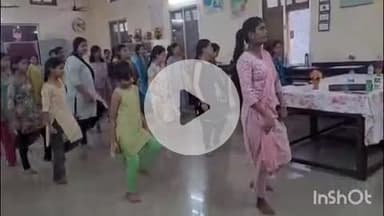 बलरामपुर: एमएलके कॉलेज में बिरजू महाराज कथक संस्थान एवं संस्कृति विभाग ने तीसरे दिन प्रतिभागियों को हस्तक की जानकारी दी