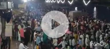 जानसठ: भोपा क्षेत्र के शुक्रताल गंगा घाट पर दशहरे के पर्व के अवसर पर भारी संख्या में श्रद्धालुओं का उमड़ा जन सैलाब